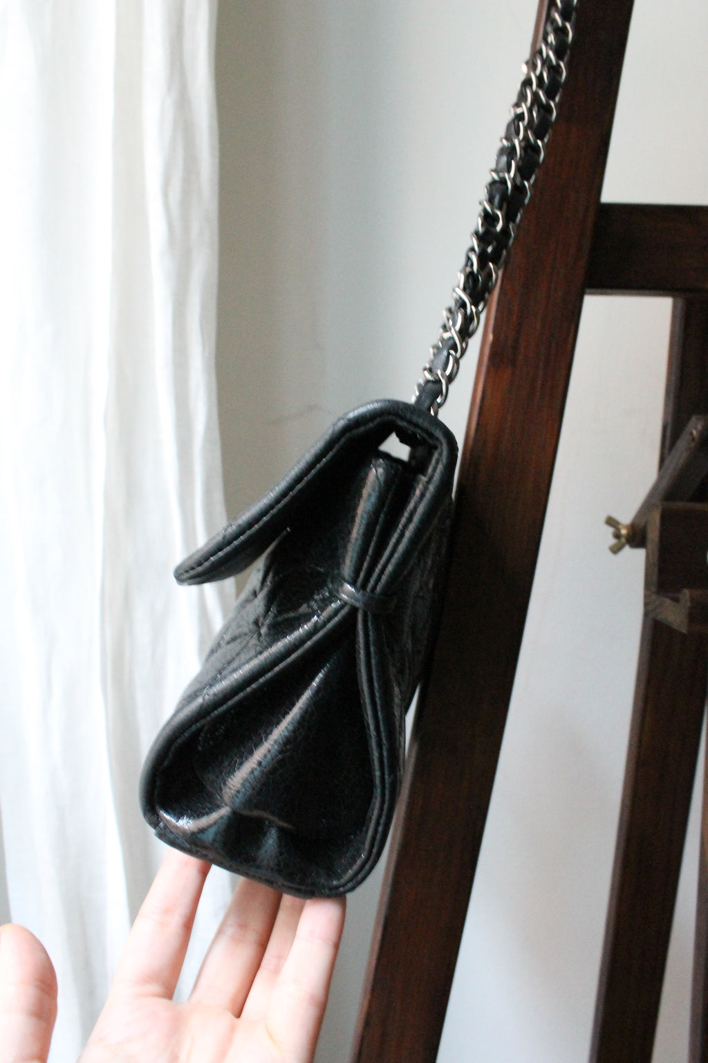 Chanel sac à main modèle 2.55 en cuir craquelé glacé