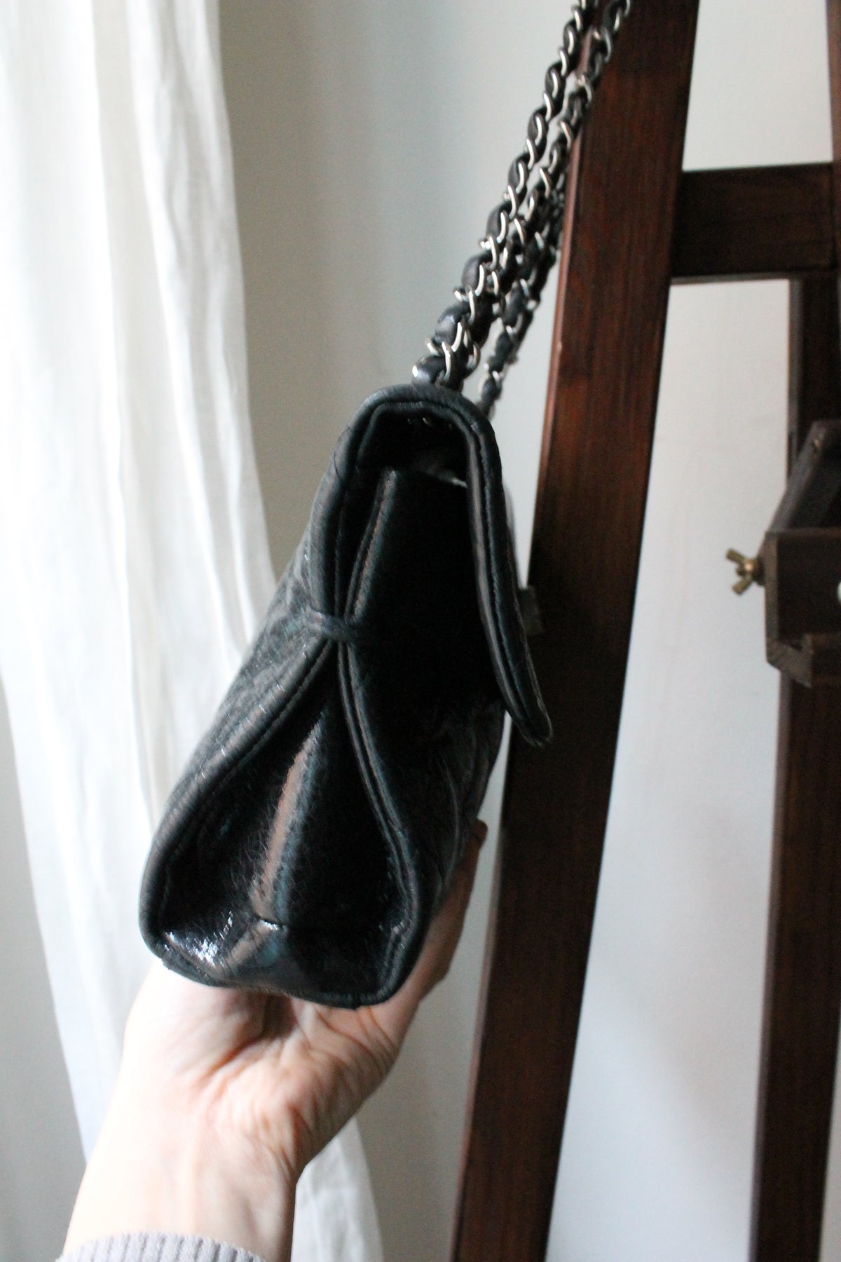 Chanel sac à main modèle 2.55 en cuir craquelé glacé