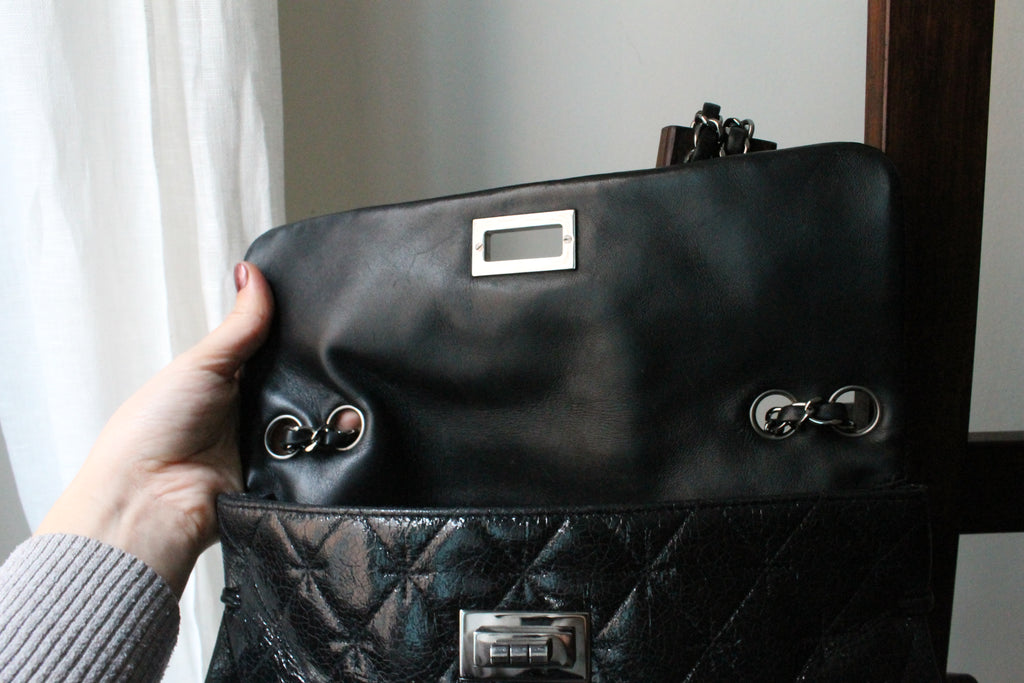 Chanel sac à main modèle 2.55 en cuir craquelé glacé