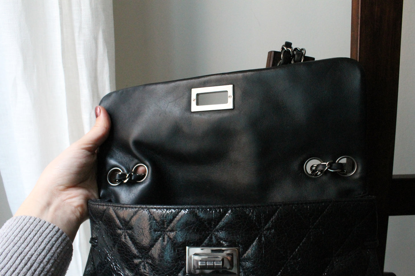 Chanel sac à main modèle 2.55 en cuir craquelé glacé