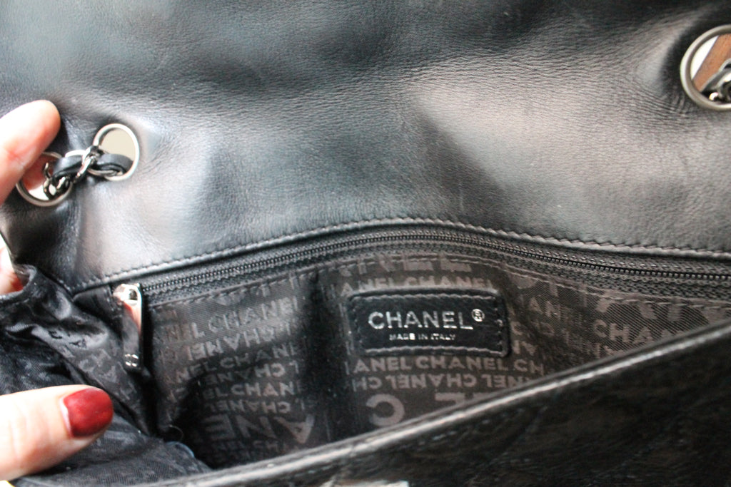 Chanel sac à main modèle 2.55 en cuir craquelé glacé