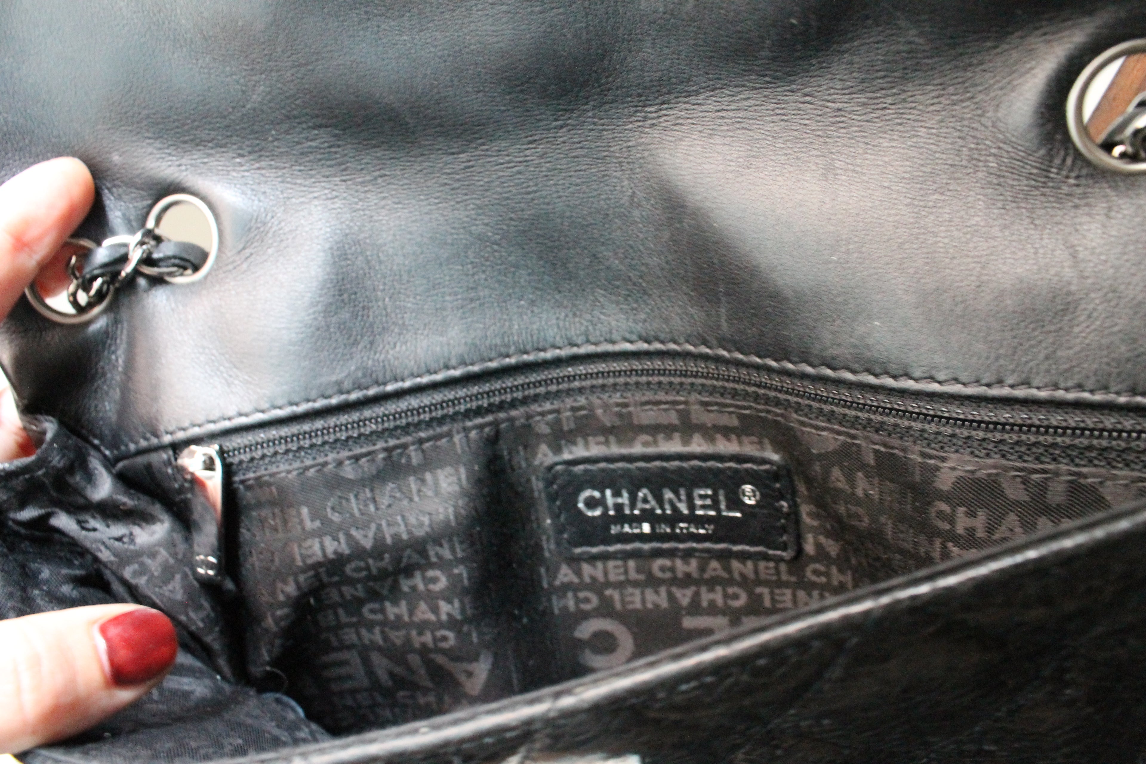 Chanel sac à main modèle 2.55 en cuir craquelé glacé