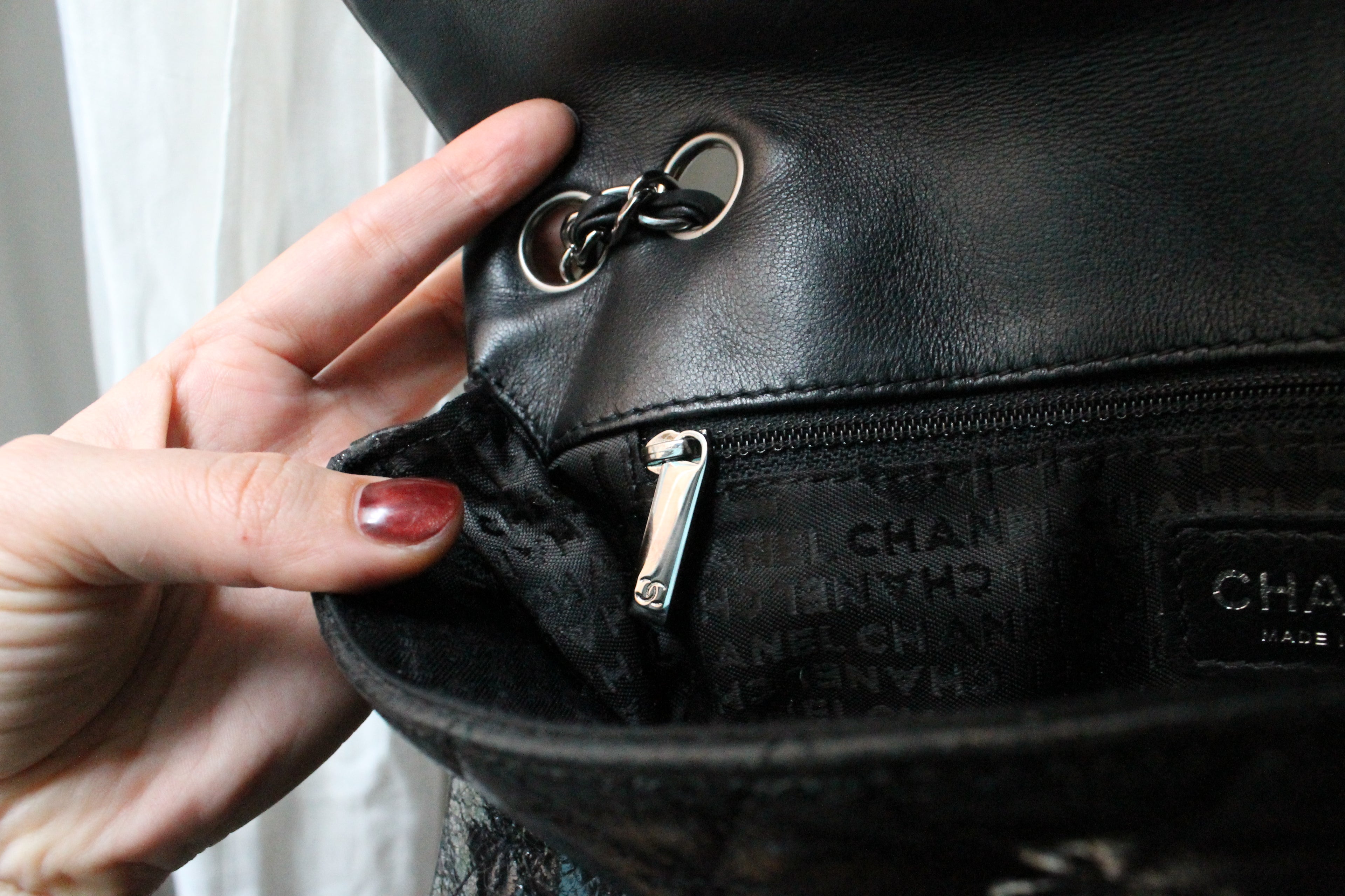 Chanel sac à main modèle 2.55 en cuir craquelé glacé