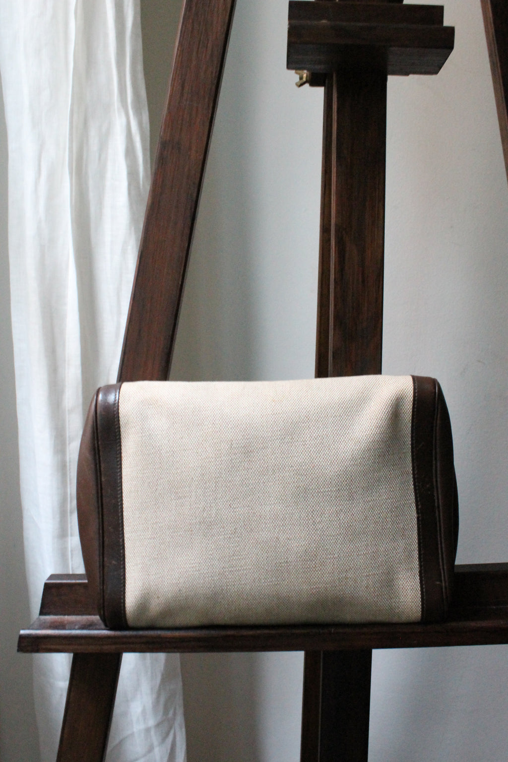 Trousse de toilette Hermès en toile beige et cuir marron