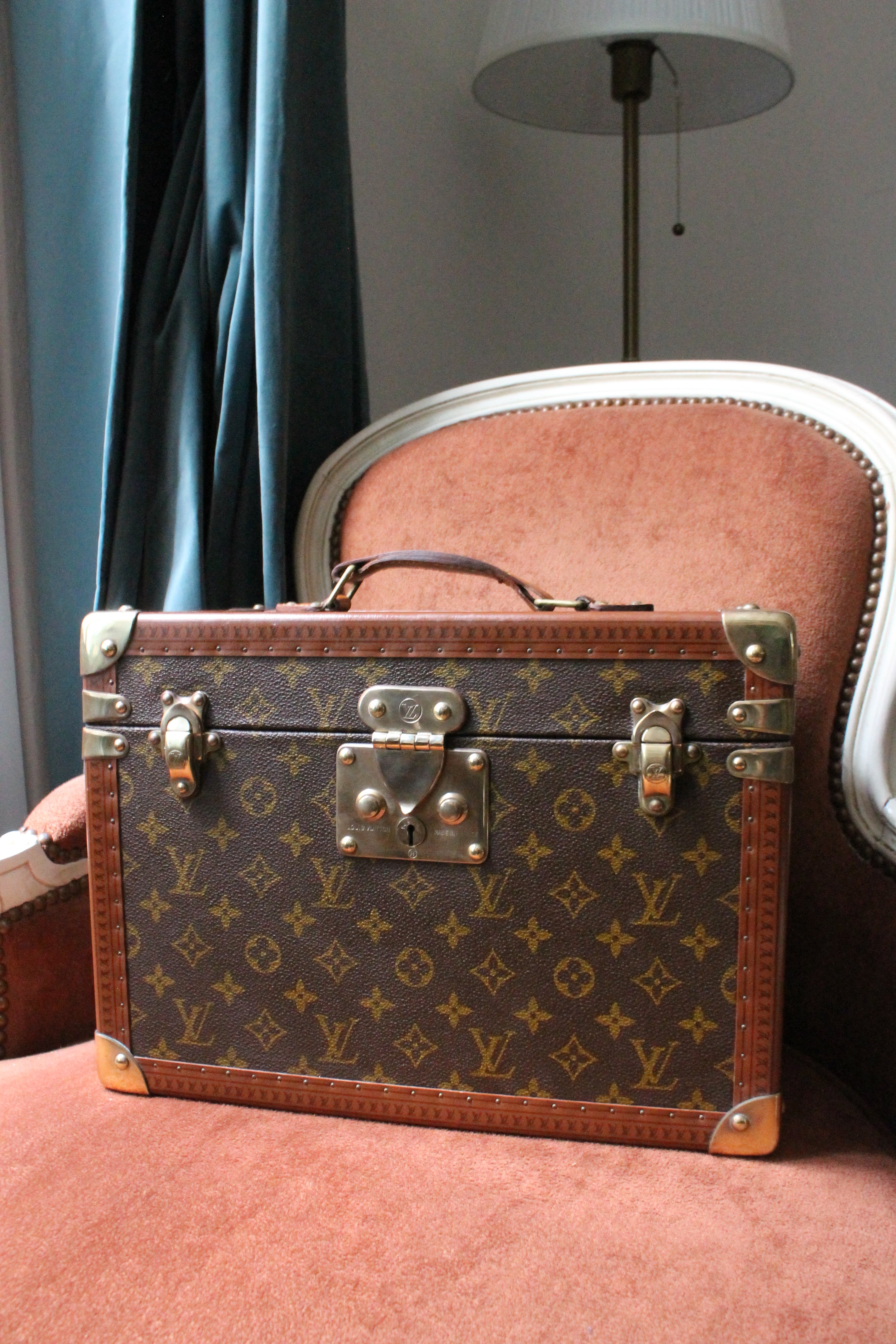 Louis Vuitton vanity en forme de malle en toile monogram
