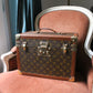 Louis Vuitton vanity en forme de malle en toile monogram