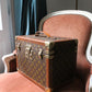 Louis Vuitton vanity en forme de malle en toile monogram