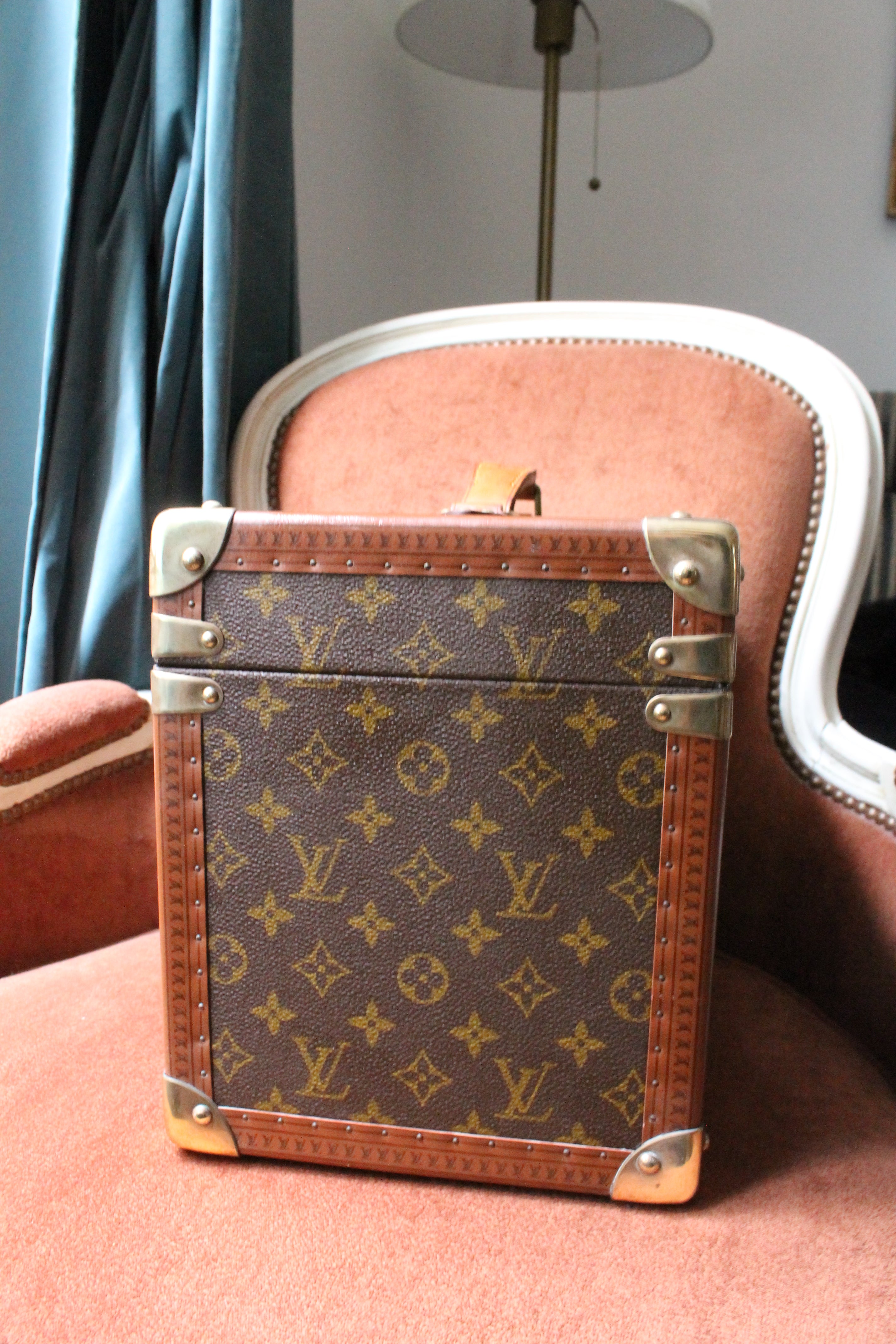 Louis Vuitton vanity en forme de malle en toile monogram