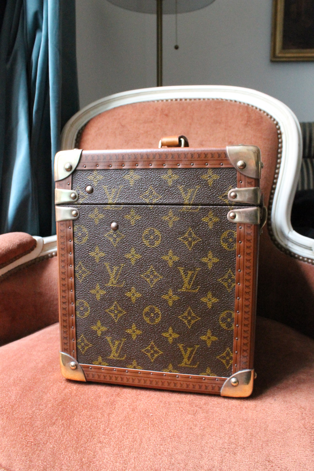Louis Vuitton vanity en forme de malle en toile monogram
