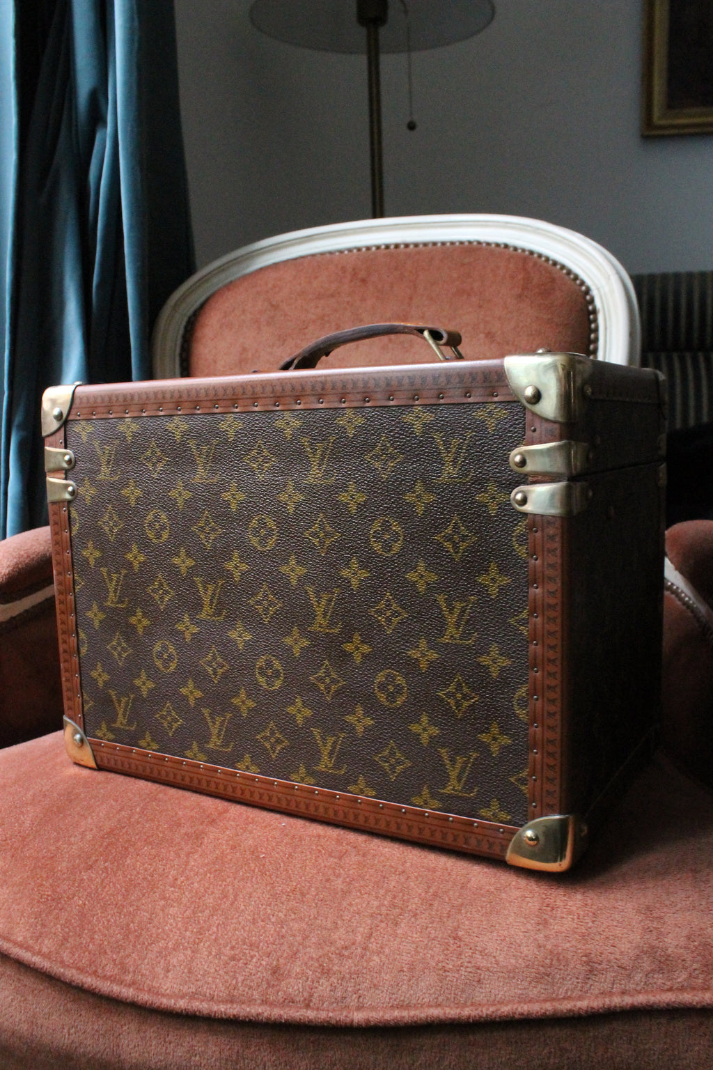 Louis Vuitton vanity en forme de malle en toile monogram