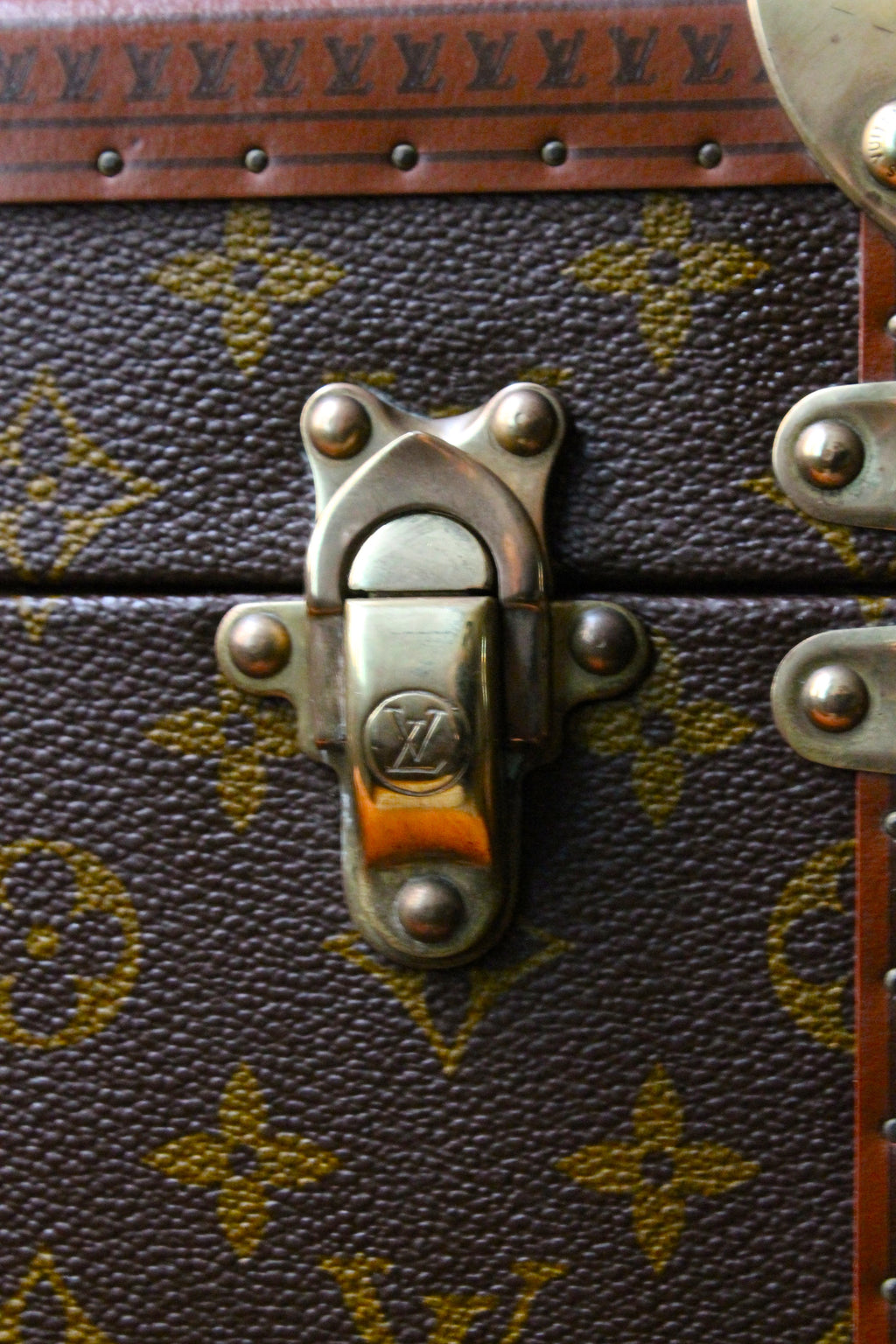 Louis Vuitton vanity en forme de malle en toile monogram