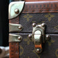 Louis Vuitton vanity en forme de malle en toile monogram