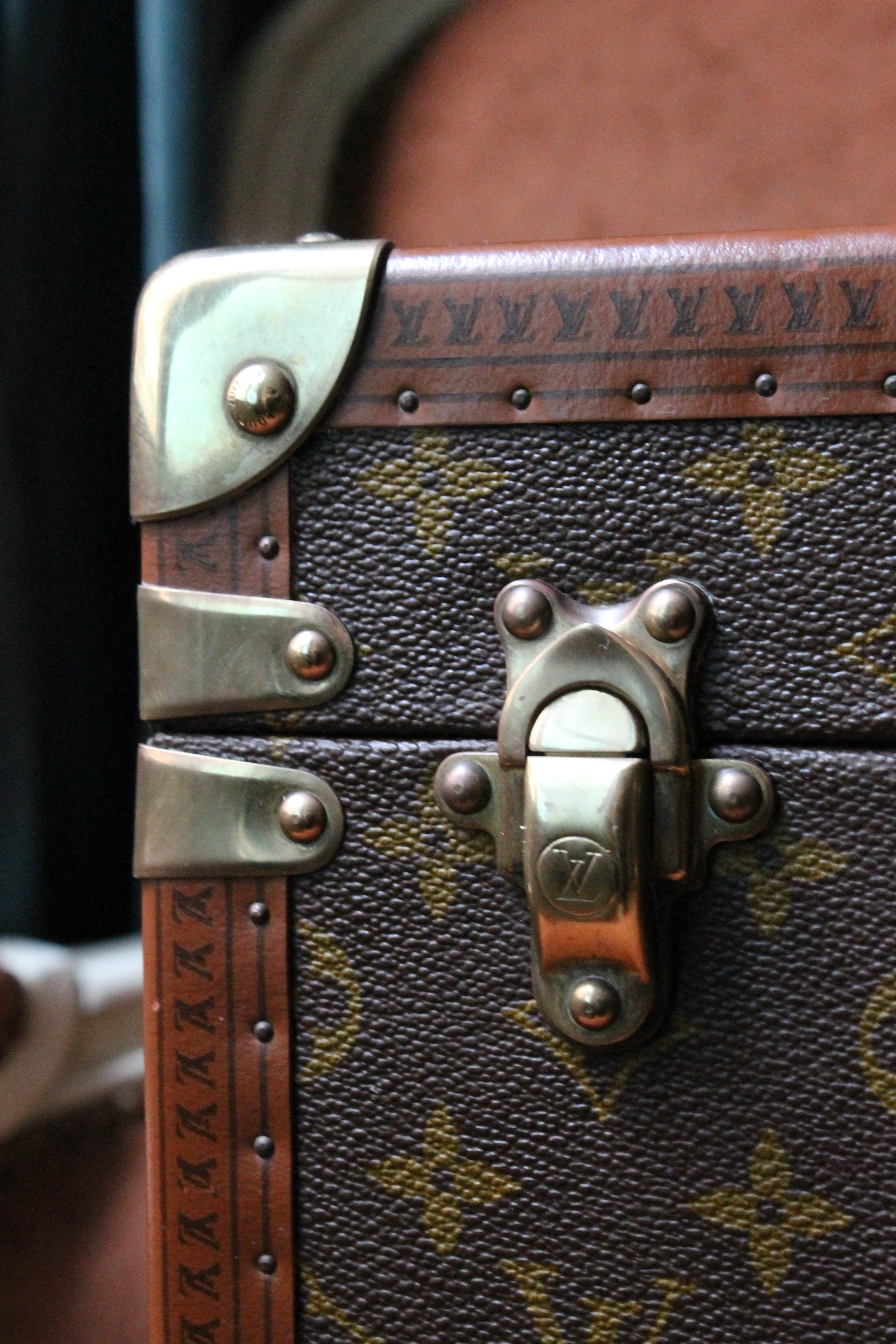 Louis Vuitton vanity en forme de malle en toile monogram