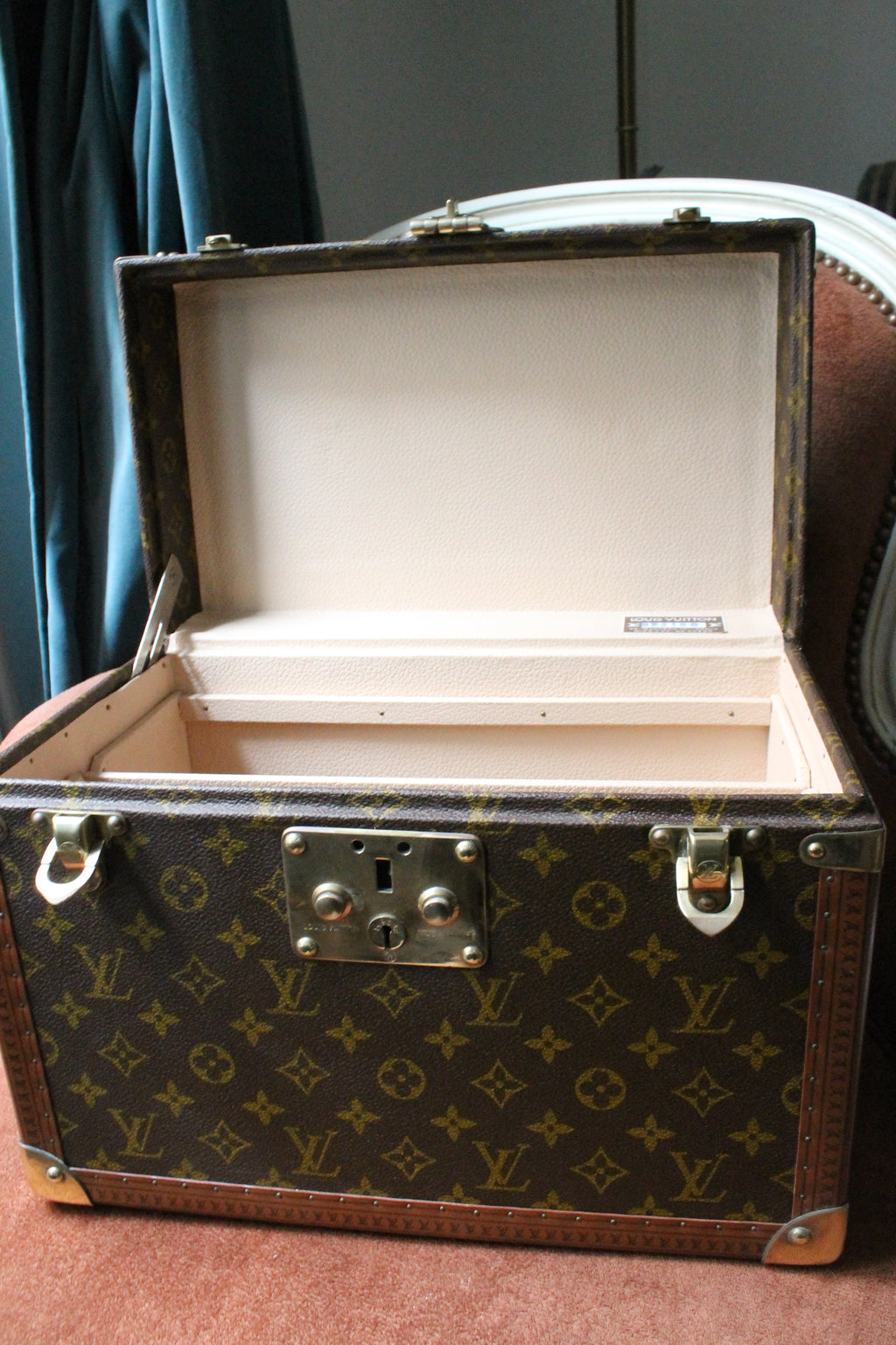 Louis Vuitton vanity en forme de malle en toile monogram