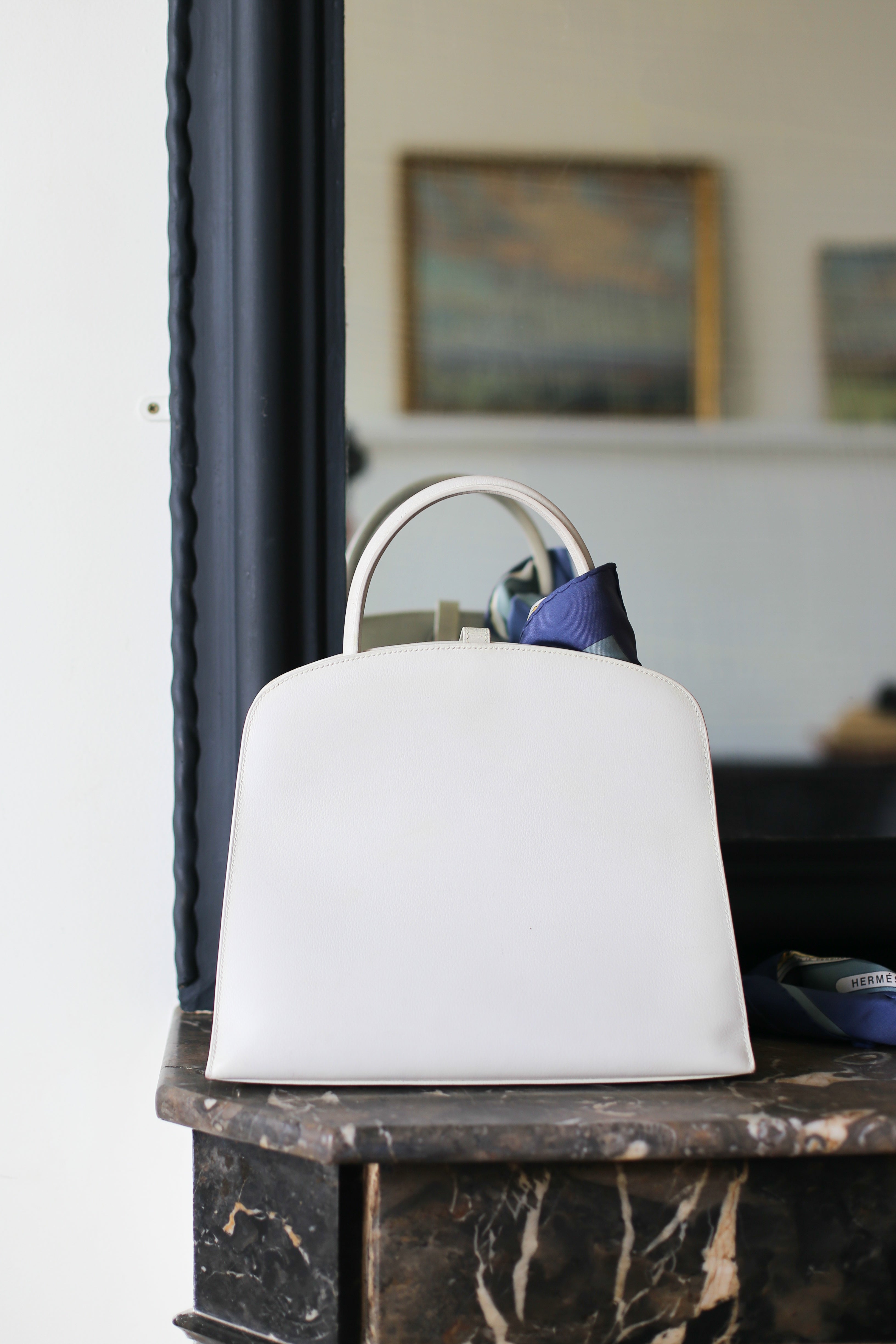 Sac à main Hermès modèle Dalvy en cuir grainé blanc