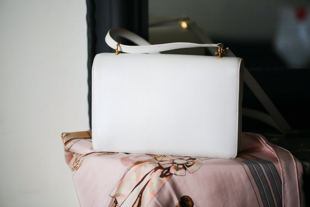 Sac à main Hermès modèle Odéon en cuir blanc et garniture plaquée or
