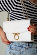 Sac à main Hermès modèle Odéon en cuir blanc et garniture plaquée or