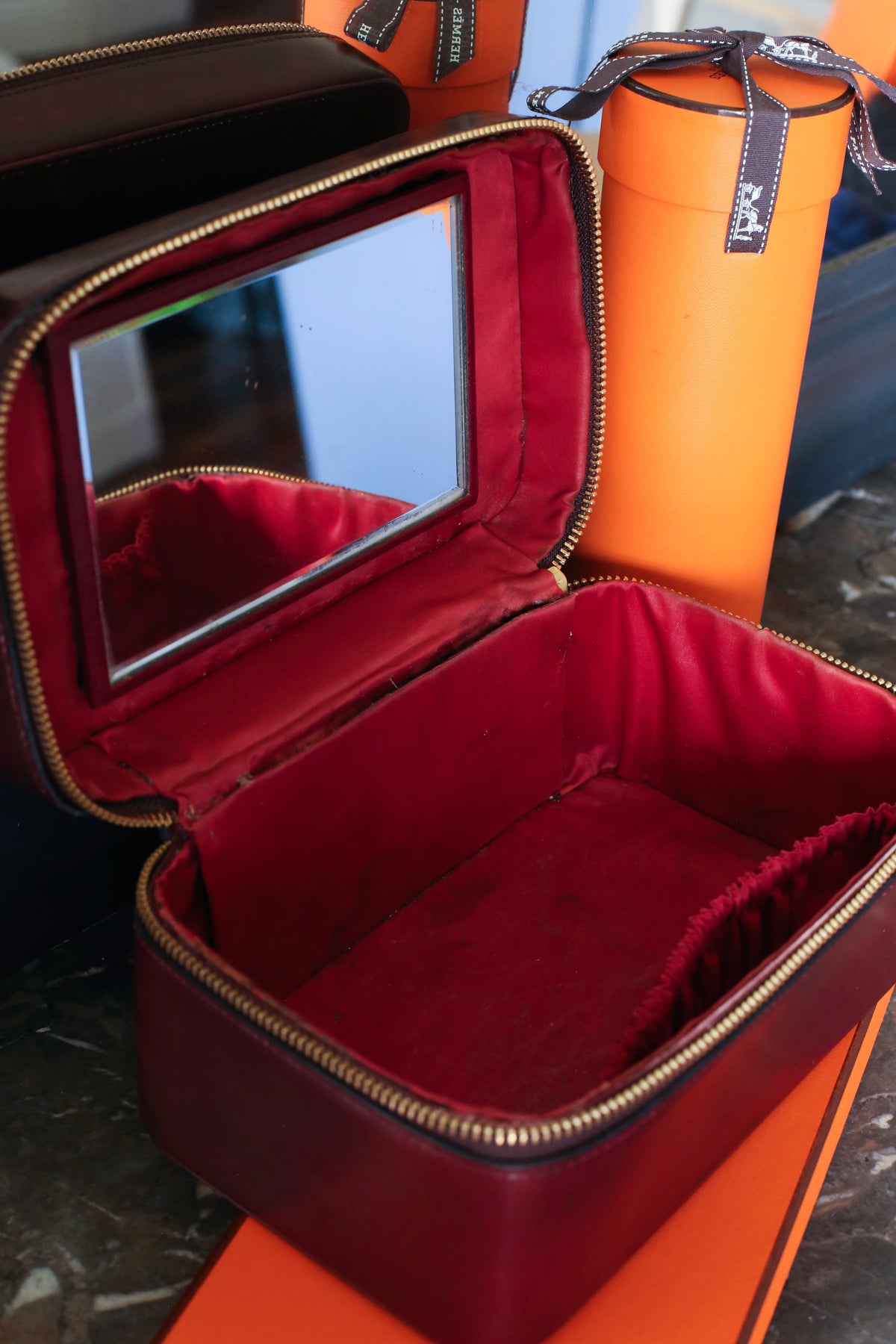 Trousse de toilette Hermès modèle Vanity PM en cuir bordeaux