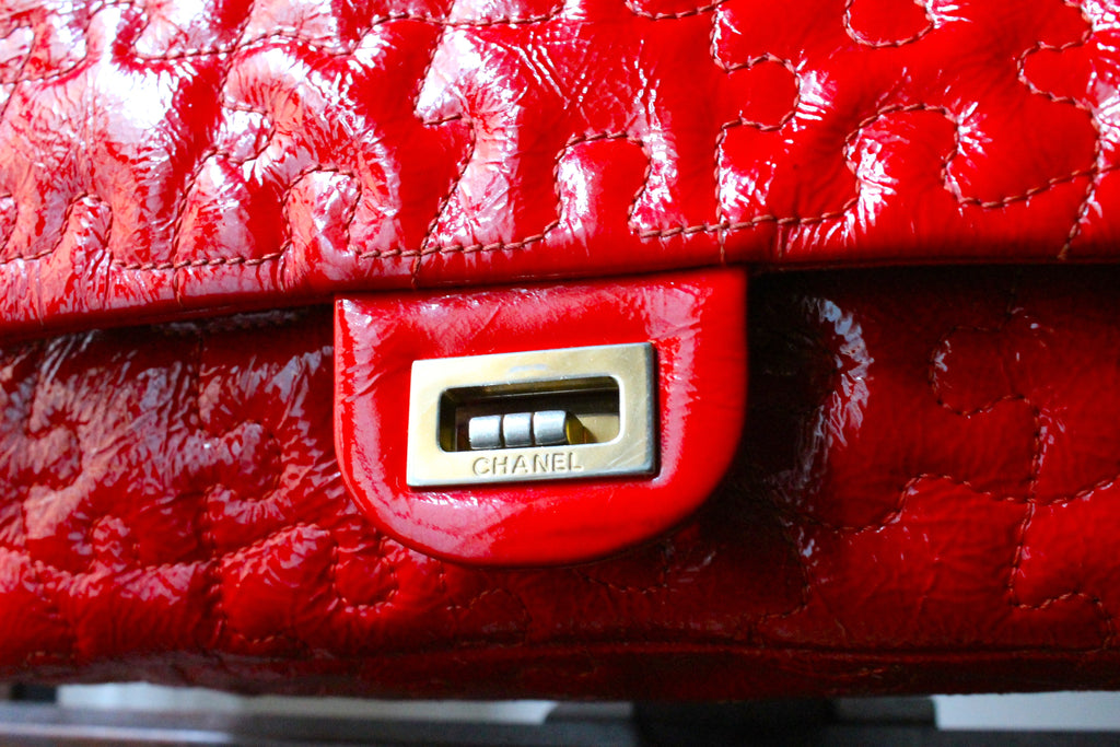 Chanel sac à main modèle 2.55 puzzle en cuir vernis
