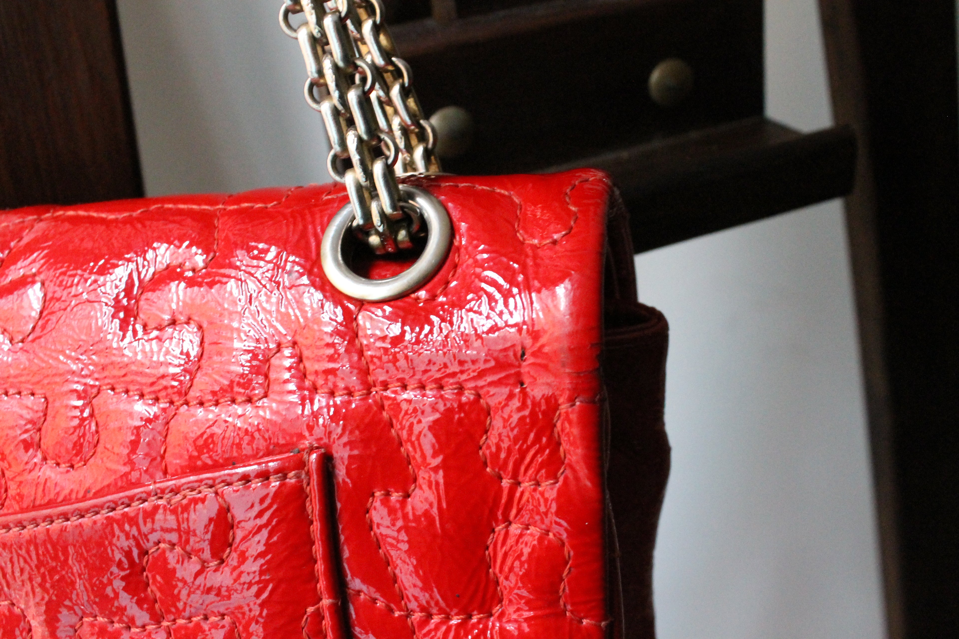 Chanel sac à main modèle 2.55 puzzle en cuir vernis