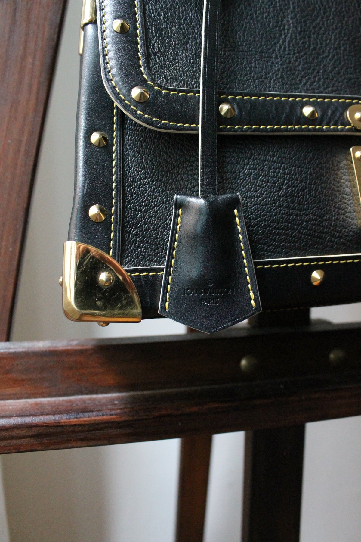 Louis Vuitton sac à main modèle Talentueux en cuir noir