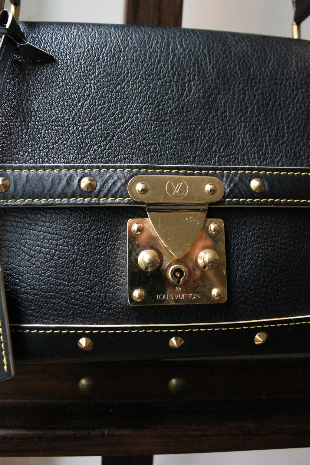 Louis Vuitton sac à main modèle Talentueux en cuir noir