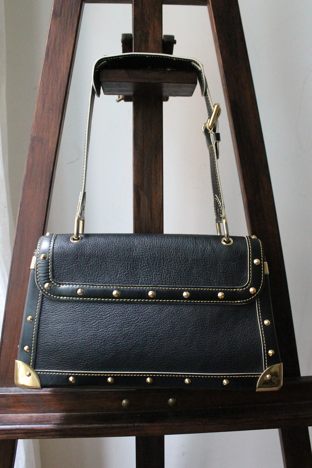 Louis Vuitton sac à main modèle Talentueux en cuir noir