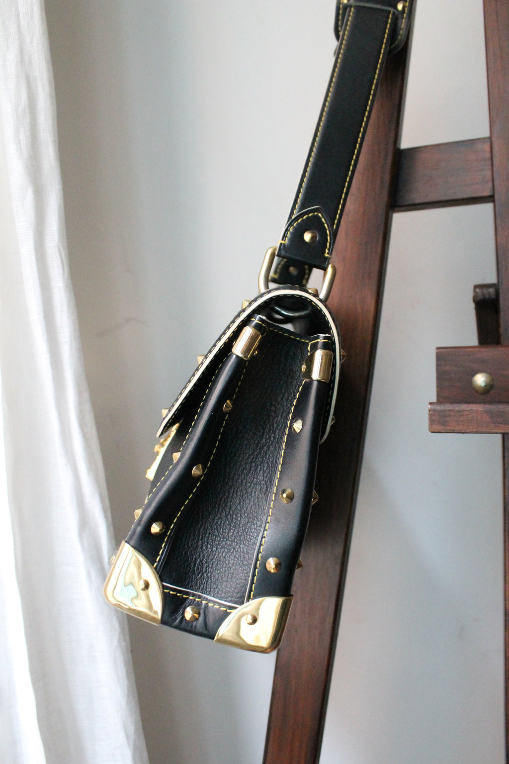 Louis Vuitton sac à main modèle Talentueux en cuir noir