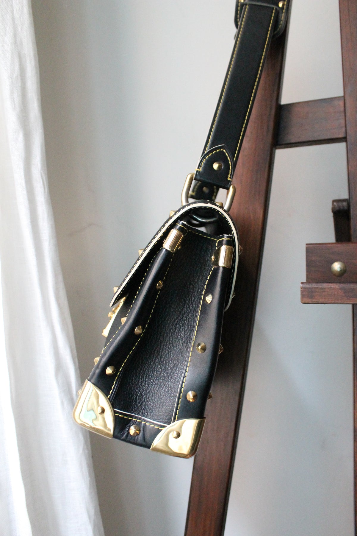 Louis Vuitton sac à main modèle Talentueux en cuir noir