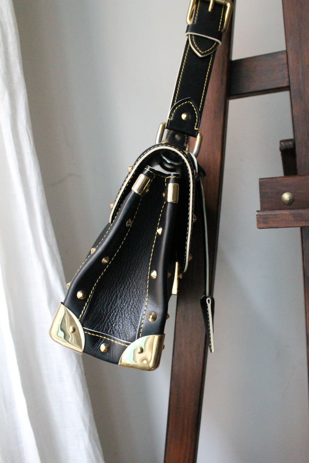 Louis Vuitton sac à main modèle Talentueux en cuir noir