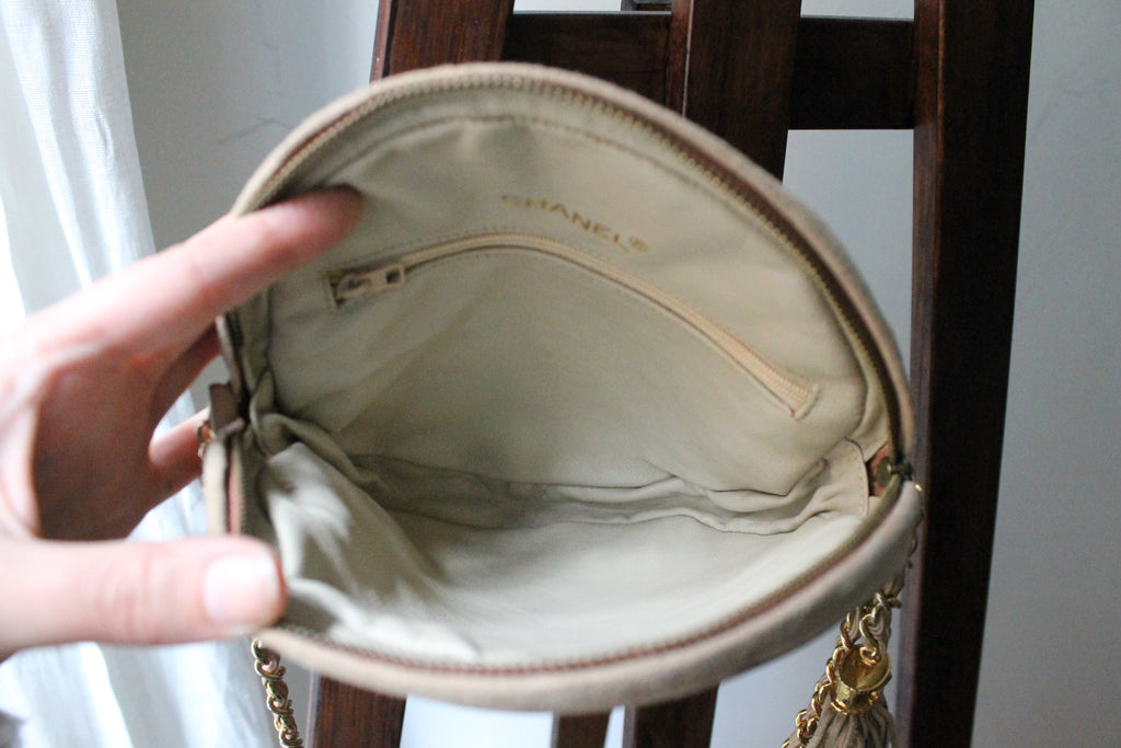 Chanel sac rond en daim rose poudré