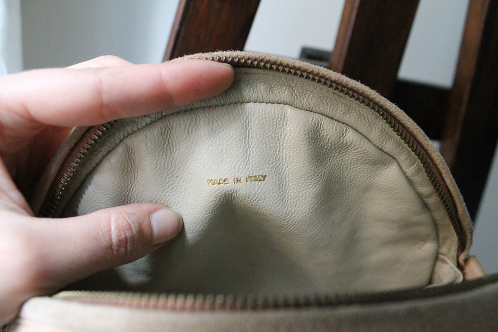 Chanel sac rond en daim rose poudré