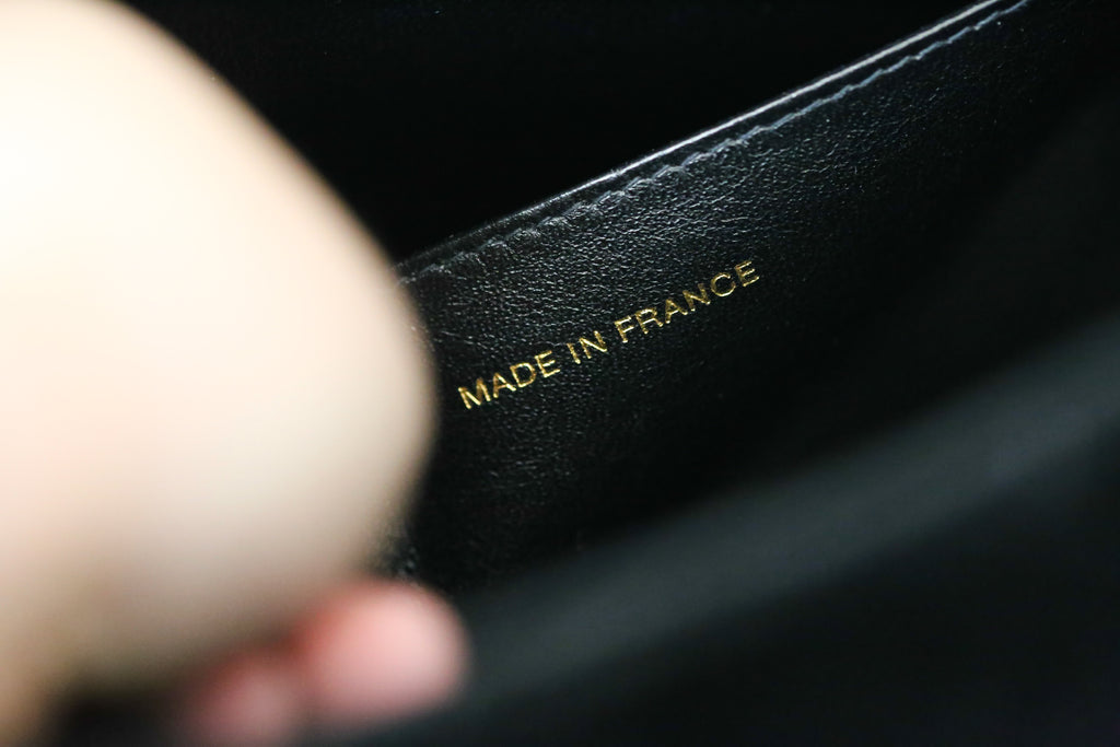 Chanel sac à main modèle Médaillon en velours matelassé noir