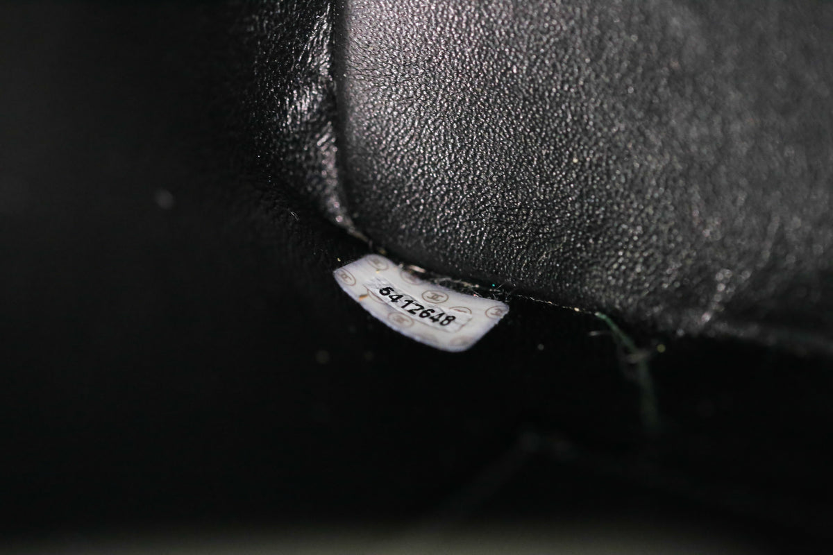 Chanel sac à main modèle Médaillon en velours matelassé noir