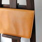 Céline pochette enveloppe en cuir camel et logo triomphe doré