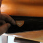 Céline pochette enveloppe en cuir camel et logo triomphe doré