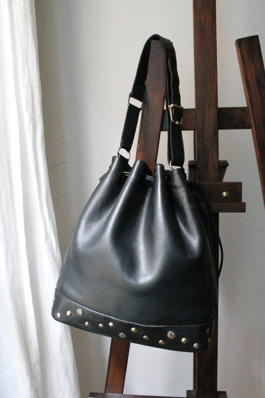 Celine sac à main modèle seau en cuir noir vintage