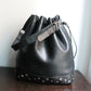 Celine sac à main modèle seau en cuir noir vintage