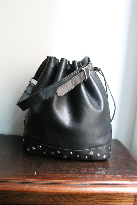 Celine sac à main modèle seau en cuir noir vintage