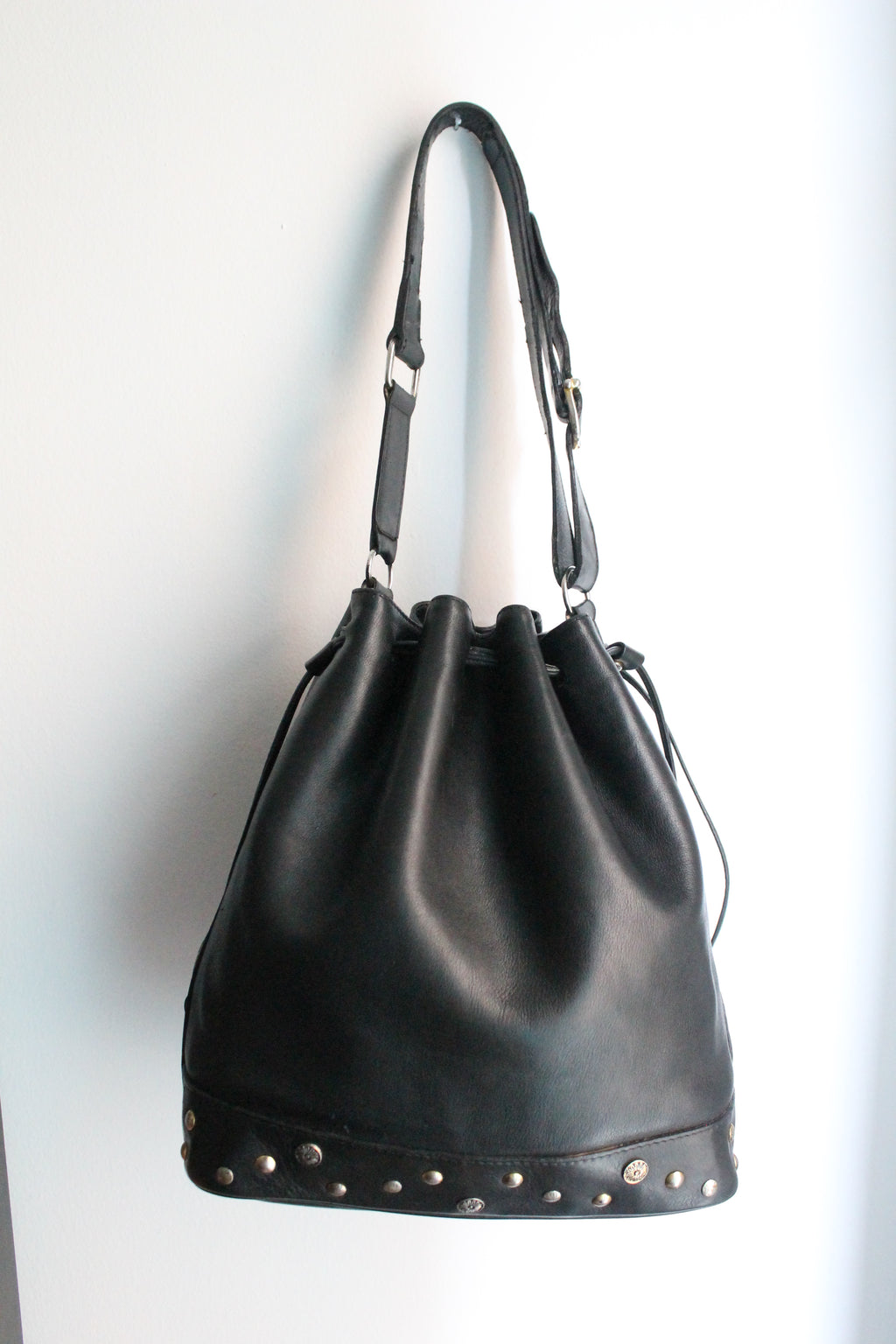 Celine sac à main modèle seau en cuir noir vintage