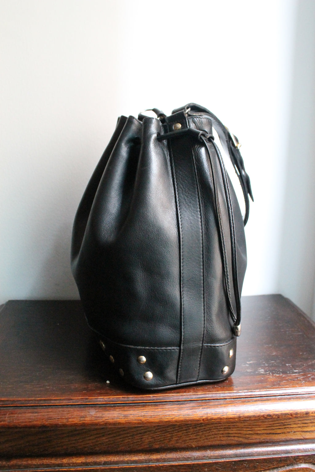 Celine sac à main modèle seau en cuir noir vintage