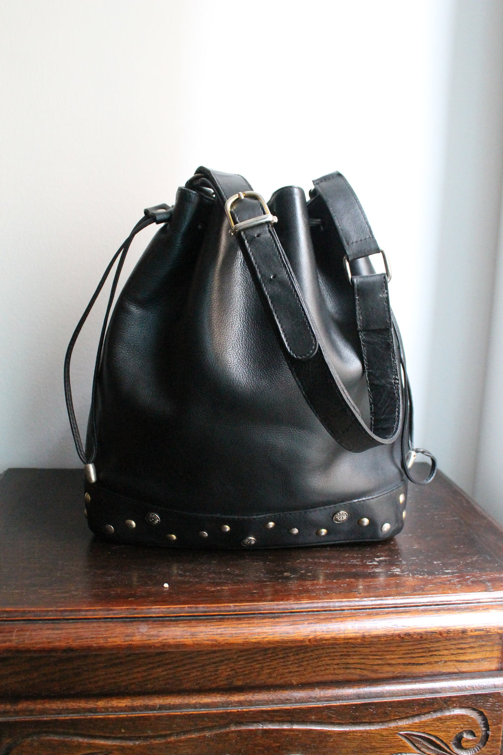 Celine sac à main modèle seau en cuir noir vintage