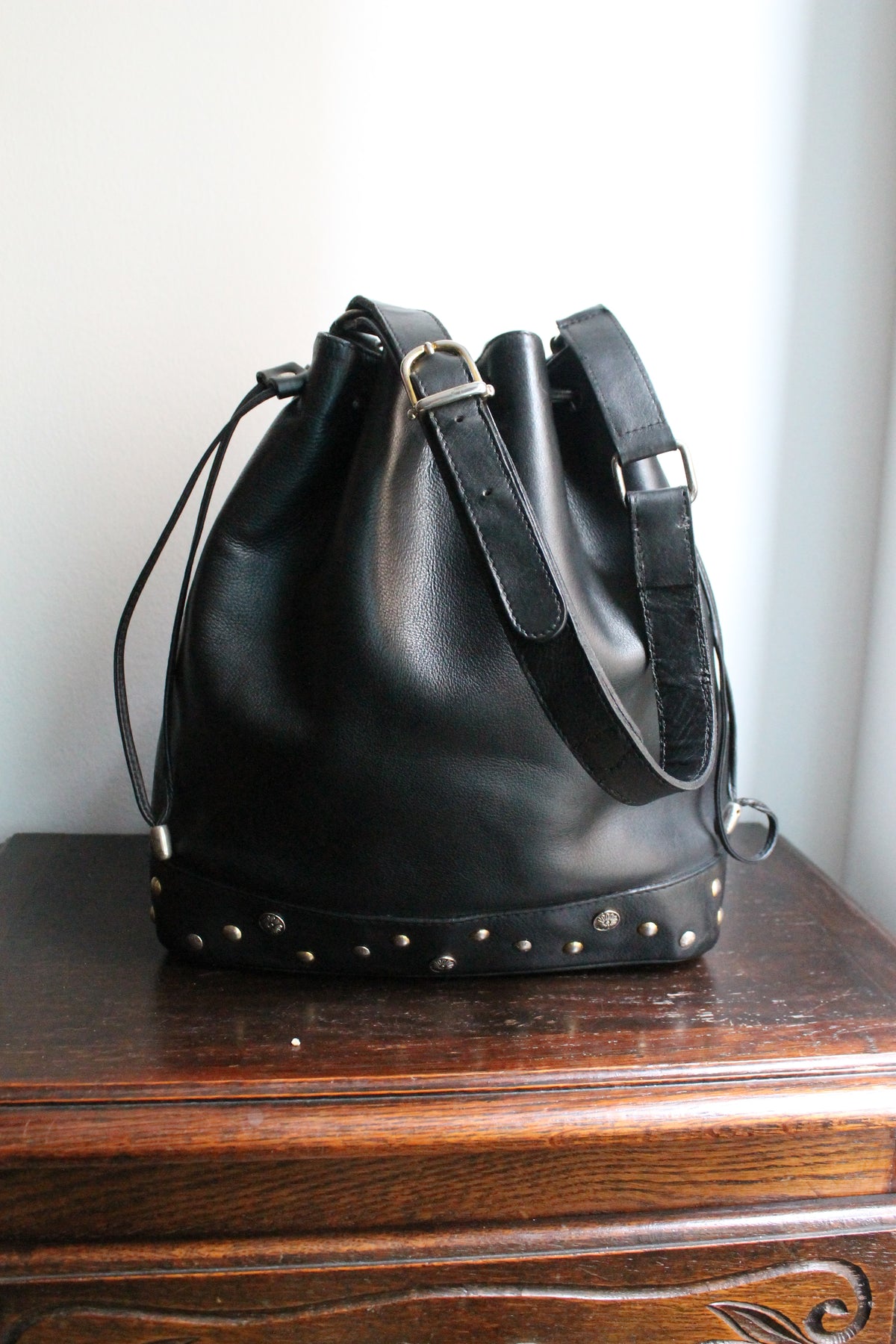 Celine sac à main modèle seau en cuir noir vintage