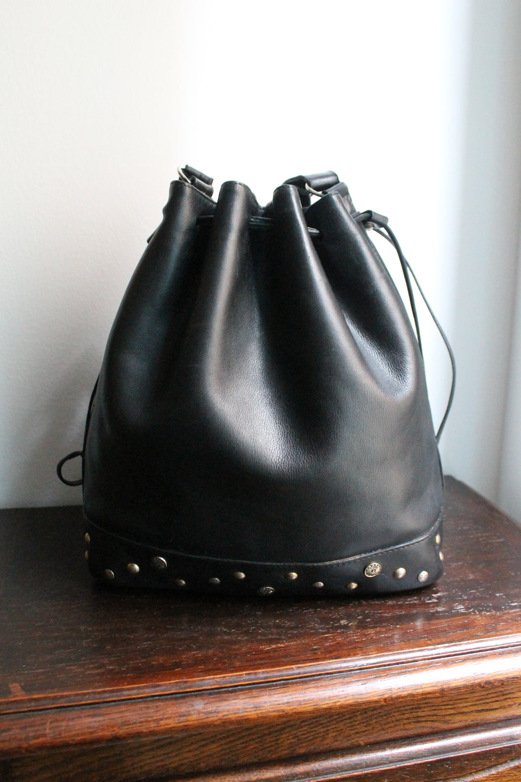 Celine sac à main modèle seau en cuir noir vintage
