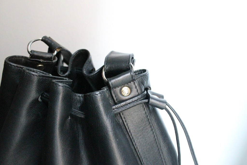 Celine sac à main modèle seau en cuir noir vintage