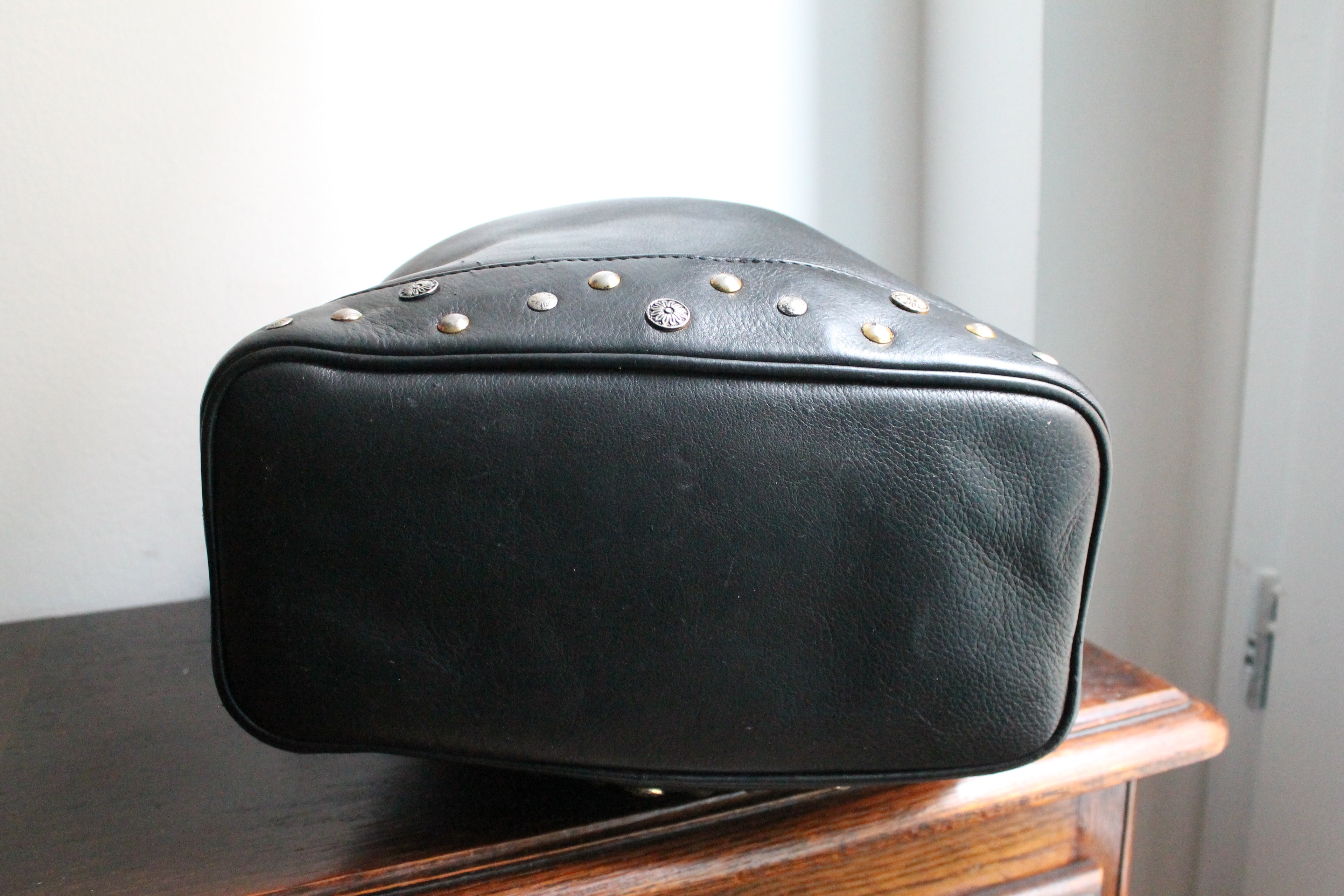 Celine sac à main modèle seau en cuir noir vintage