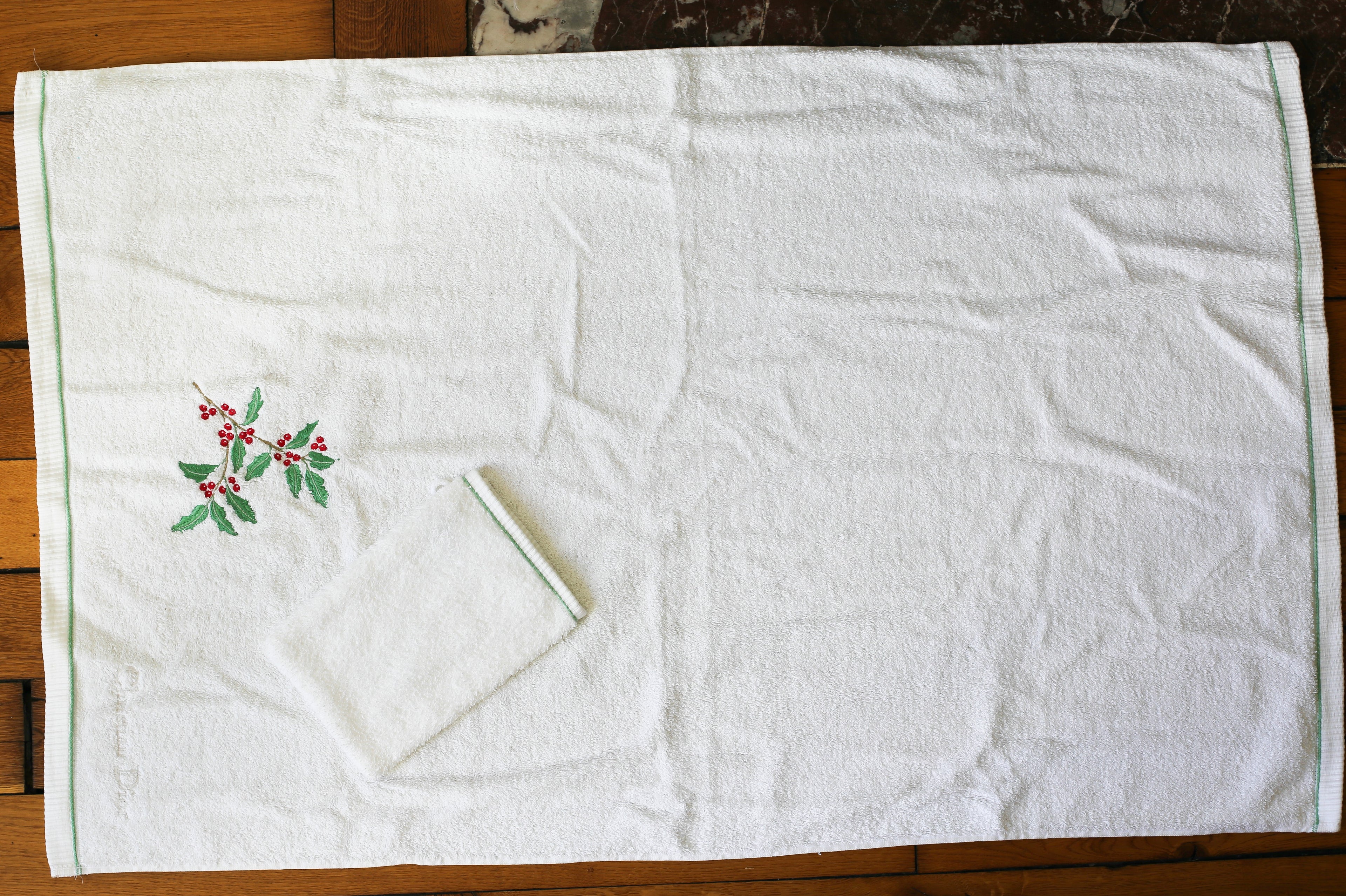 Dior set de toilette avec sa serviette et son gant