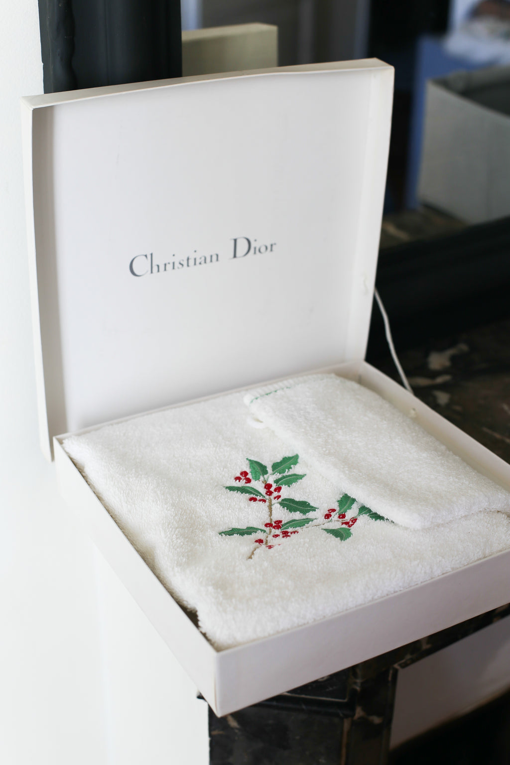 Dior set de toilette avec sa serviette et son gant