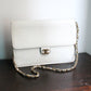 Chanel sac à main modèle Timeless vintage en cuir blanc crème