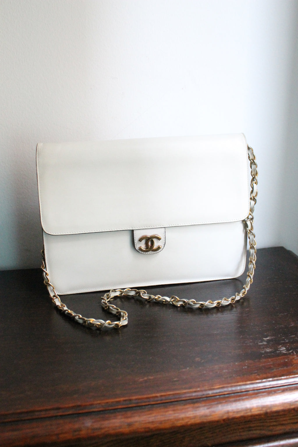 Chanel sac à main modèle Timeless vintage en cuir blanc crème